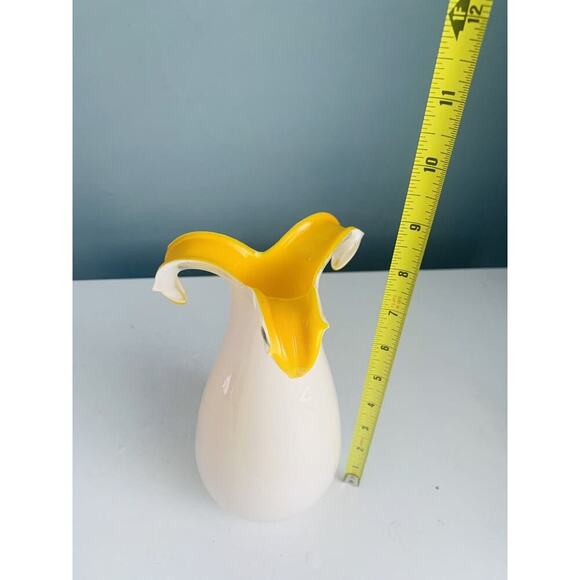 Gorgeous Design Cased Glass Vase White Yellow Petals Flower Floral Home Decor - Picture 9 of 14